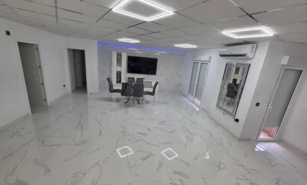 Herverkoop - Appartement / flat -
Almoradi - Centro urbano 2