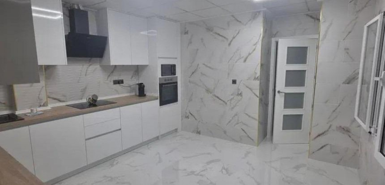 Herverkoop - Appartement / flat -
Almoradi - Centro urbano 2