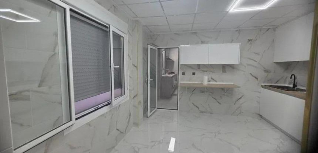 Herverkoop - Appartement / flat -
Almoradi - Centro urbano 2