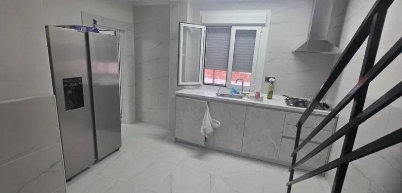 Herverkoop - Appartement / flat -
Almoradi - Centro urbano 2