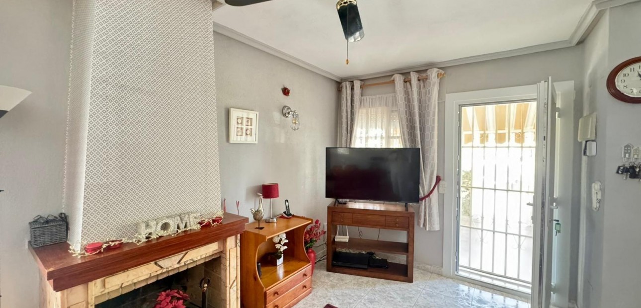 Sale - Villa -
Torrevieja - Punta prima