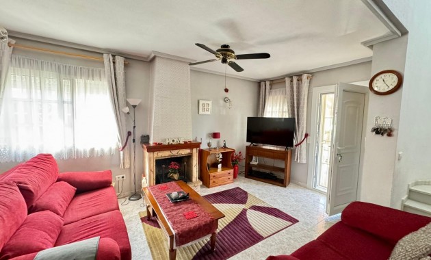 Sale - Villa -
Torrevieja - Punta prima