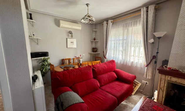Sale - Villa -
Torrevieja - Punta prima