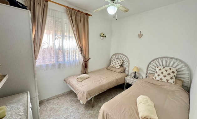 Sale - Villa -
Torrevieja - Punta prima