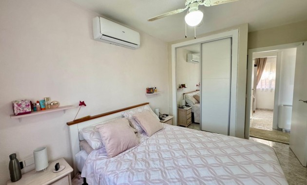 Sale - Villa -
Torrevieja - Punta prima