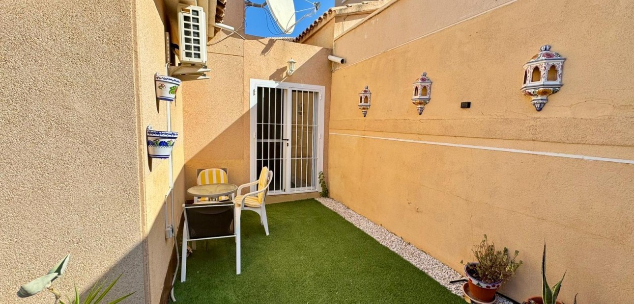 Sale - Villa -
Torrevieja - Punta prima
