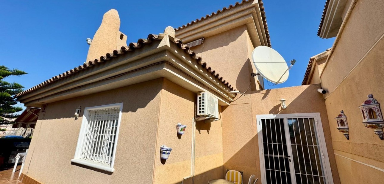 Sale - Villa -
Torrevieja - Punta prima