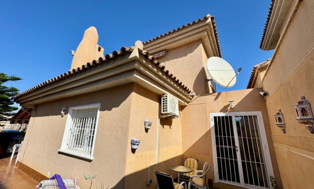Sale - Villa -
Torrevieja - Punta prima