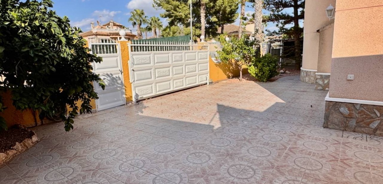 Herverkoop - Villa -
Benferri