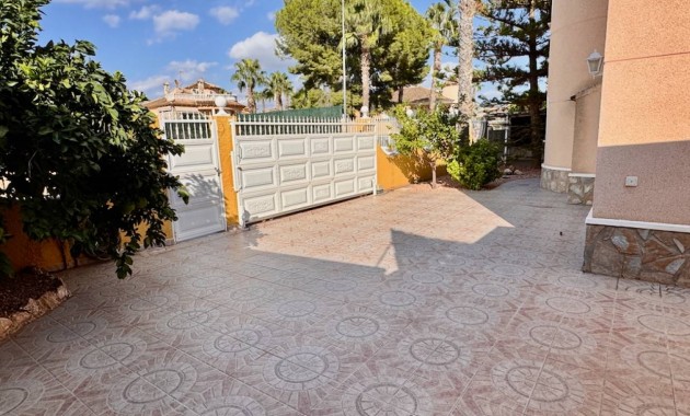 Herverkoop - Villa -
Benferri