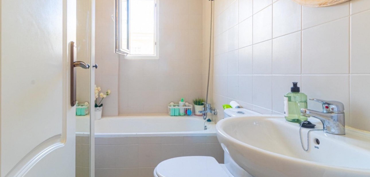 Herverkoop - Appartement / flat -
Torrevieja - La veleta