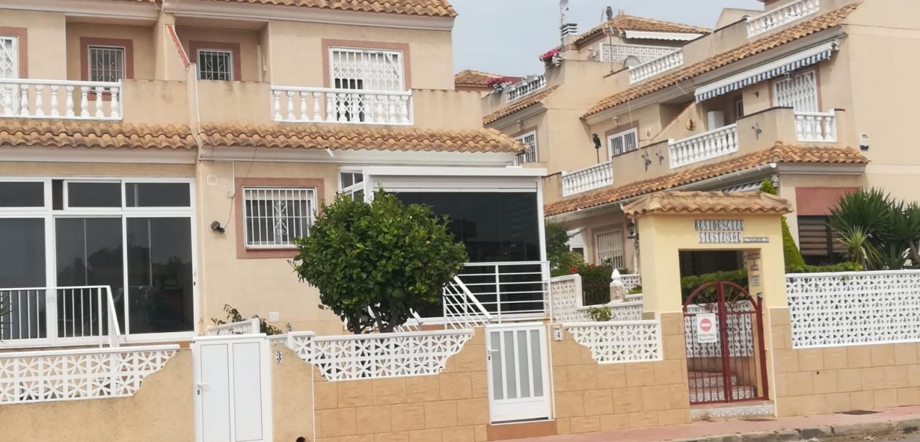 Herverkoop - Terraced house -
Torrevieja - La Siesta - El Salado - Torreta