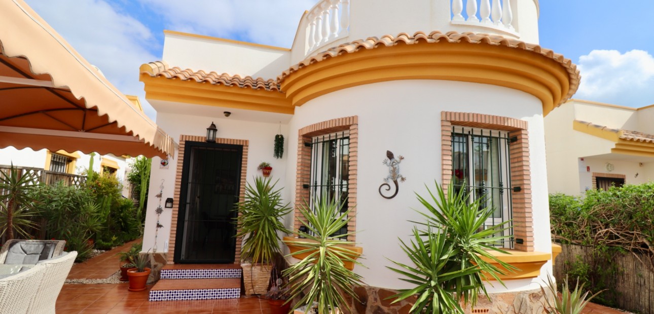 Venta - Villa -
Guardamar del Segura - El Raso