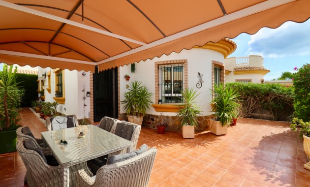 Venta - Villa -
Guardamar del Segura - El Raso