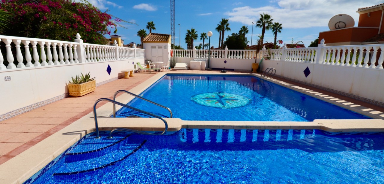 Venta - Villa -
Guardamar del Segura - El Raso