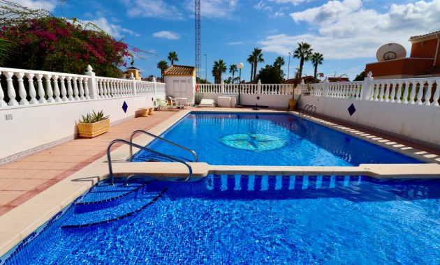 Venta - Villa -
Guardamar del Segura - El Raso