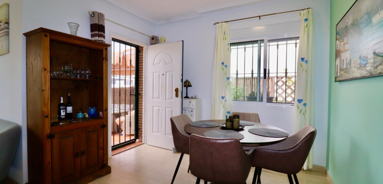 Venta - Villa -
Guardamar del Segura - El Raso