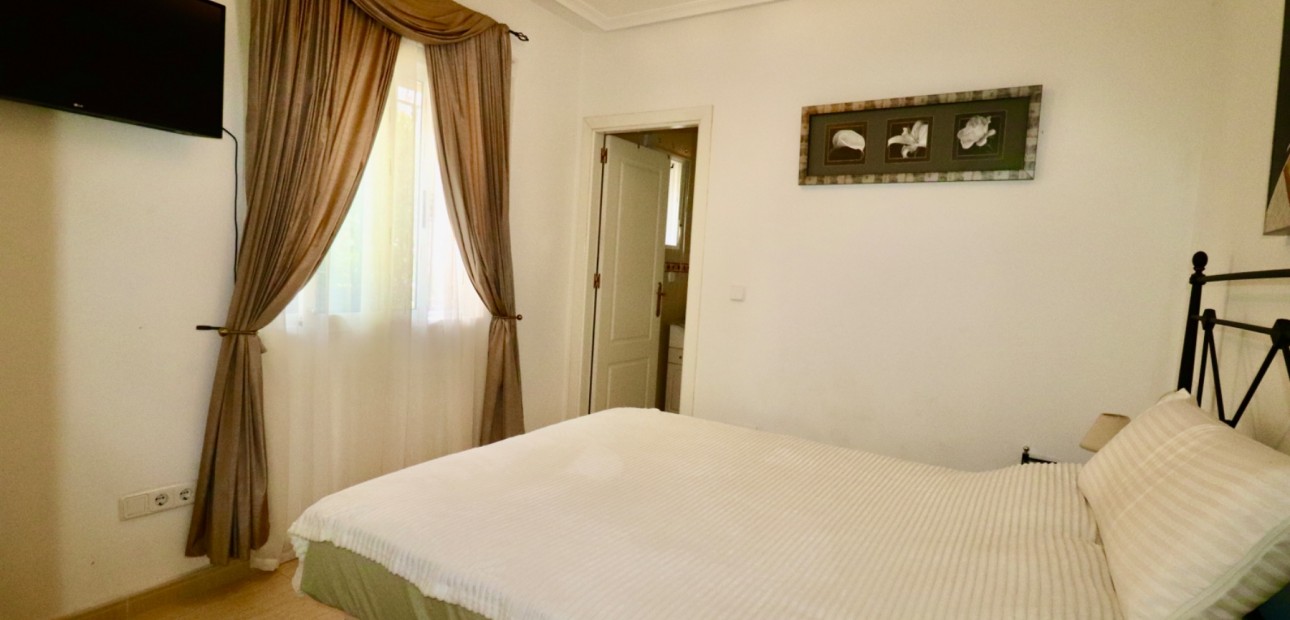 Venta - Villa -
Guardamar del Segura - El Raso