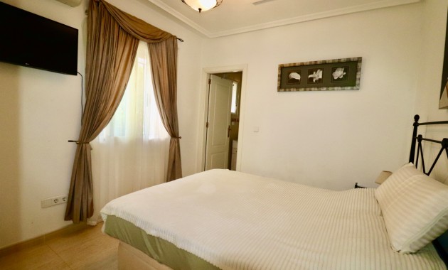 Venta - Villa -
Guardamar del Segura - El Raso