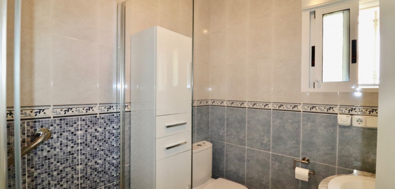 Venta - Villa -
Guardamar del Segura - El Raso