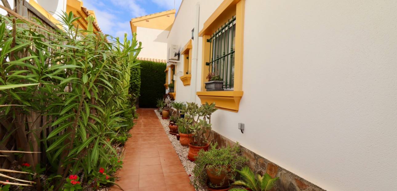 Venta - Villa -
Guardamar del Segura - El Raso