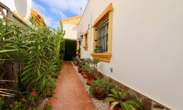 Venta - Villa -
Guardamar del Segura - El Raso