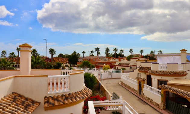 Venta - Villa -
Guardamar del Segura - El Raso