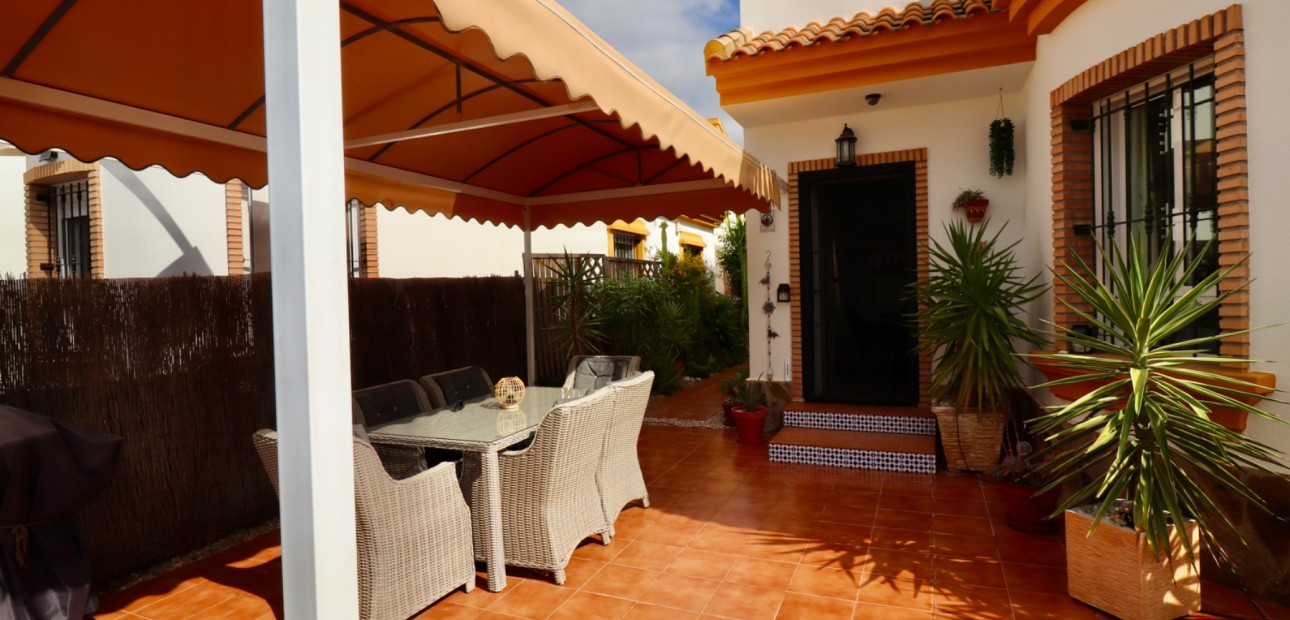 Venta - Villa -
Guardamar del Segura - El Raso