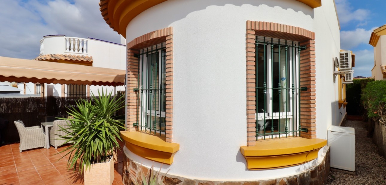 Venta - Villa -
Guardamar del Segura - El Raso