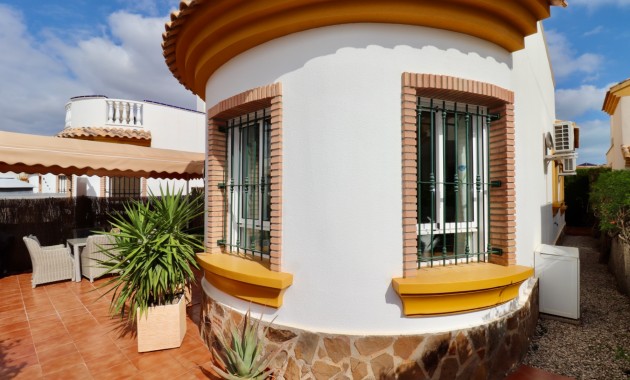 Venta - Villa -
Guardamar del Segura - El Raso