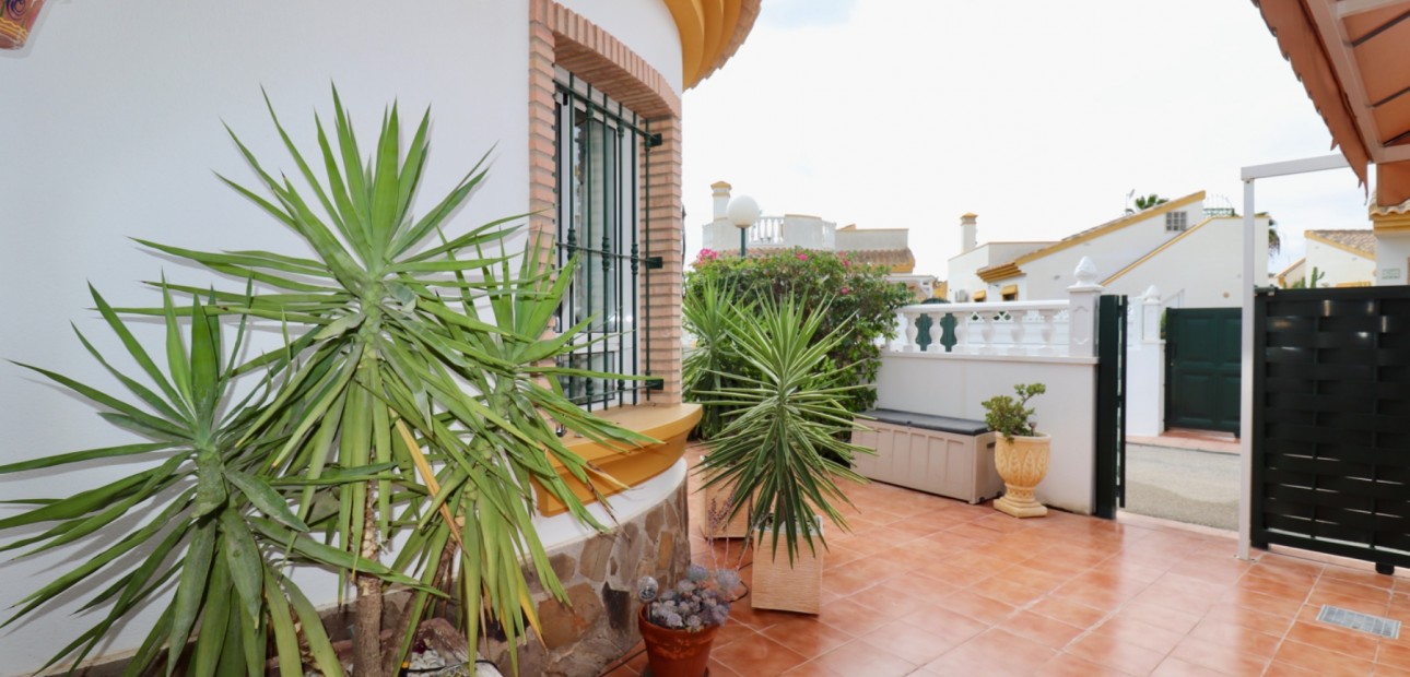 Venta - Villa -
Guardamar del Segura - El Raso