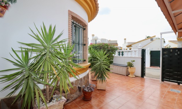 Venta - Villa -
Guardamar del Segura - El Raso