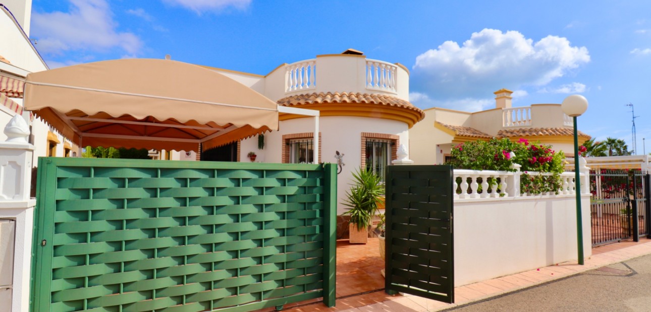 Venta - Villa -
Guardamar del Segura - El Raso