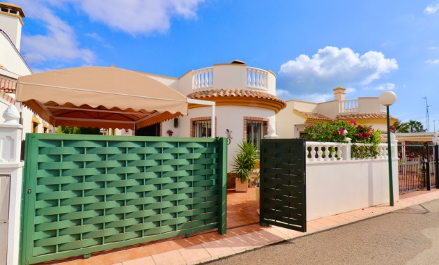 Venta - Villa -
Guardamar del Segura - El Raso