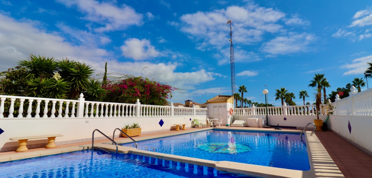 Venta - Villa -
Guardamar del Segura - El Raso