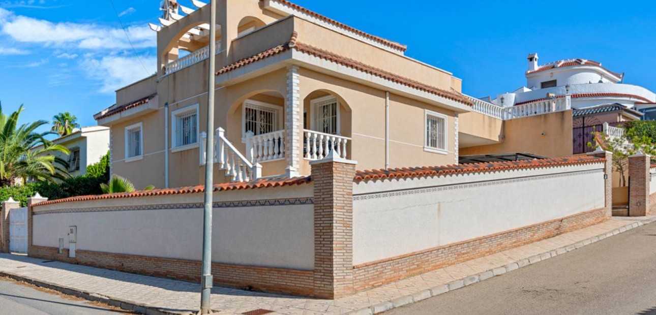 Herverkoop - Villa -
Ciudad Quesada