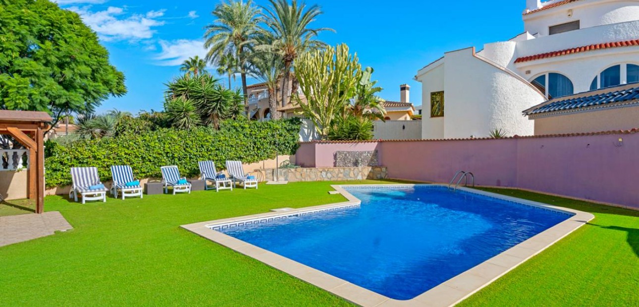 Herverkoop - Villa -
Ciudad Quesada