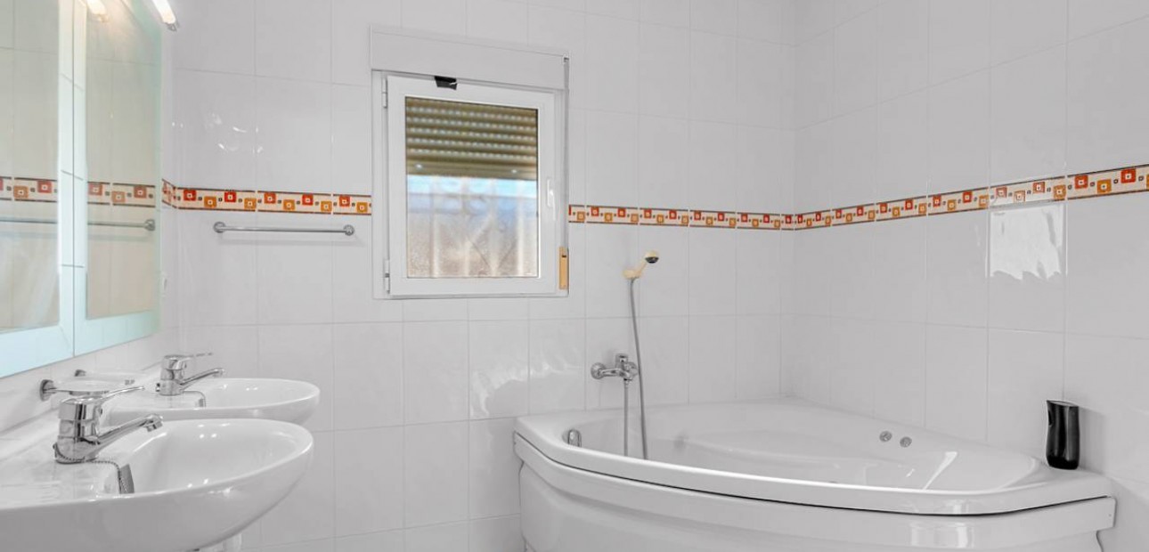 Herverkoop - Villa -
Ciudad Quesada