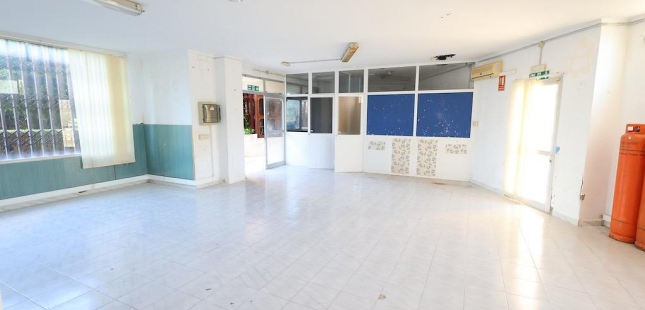 Venta - Commercial Unit -
Orihuela Costa - La Zenia