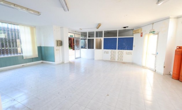 Venta - Commercial Unit -
Orihuela Costa - La Zenia