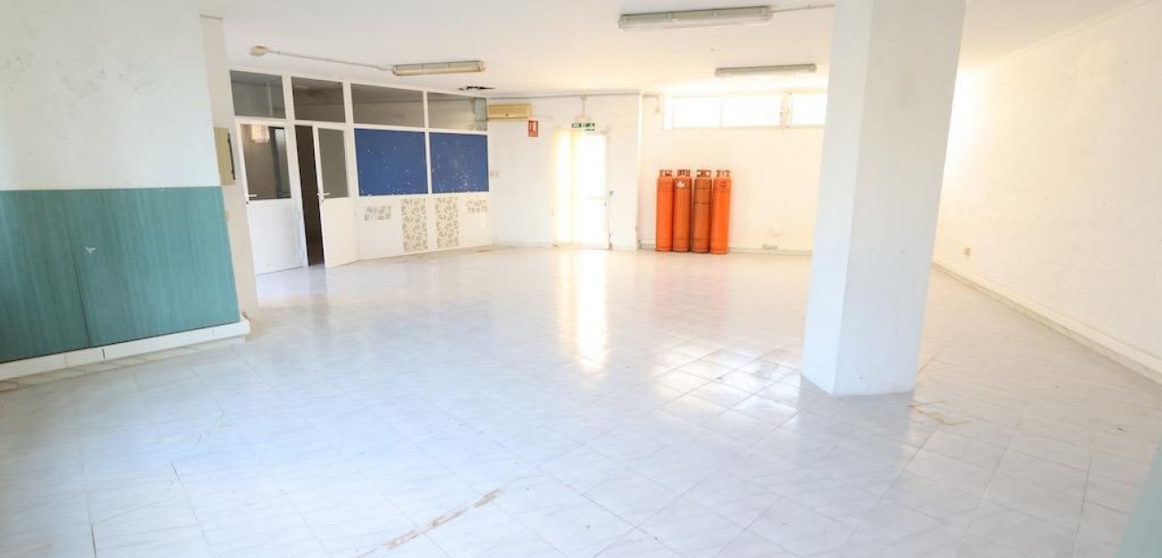 Venta - Commercial Unit -
Orihuela Costa - La Zenia