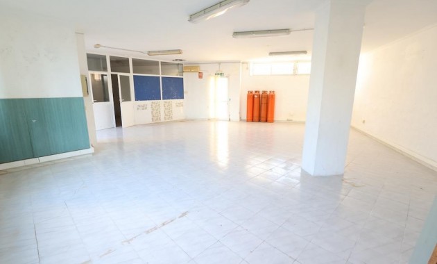 Venta - Commercial Unit -
Orihuela Costa - La Zenia