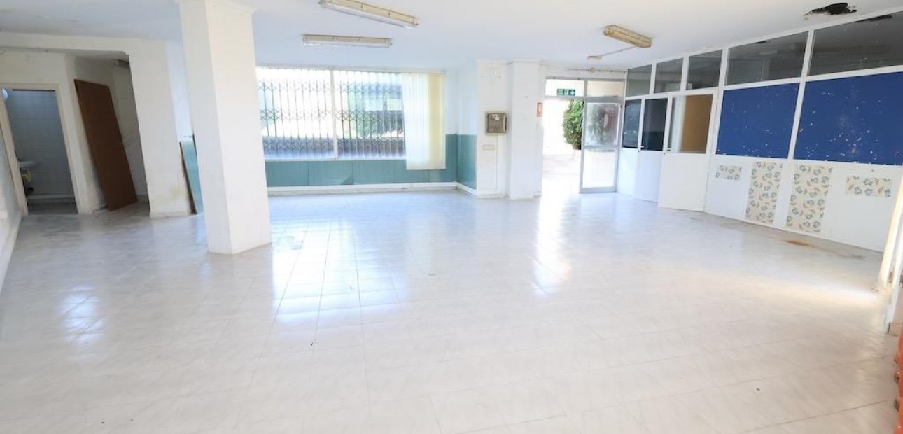 Venta - Commercial Unit -
Orihuela Costa - La Zenia