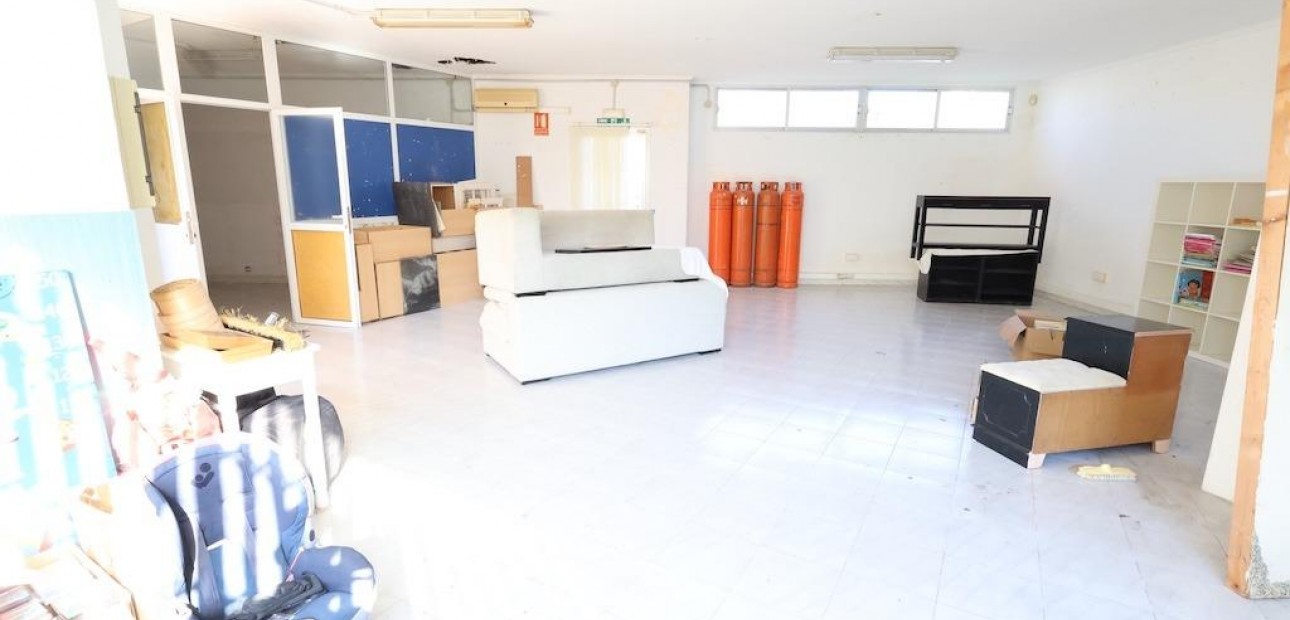 Venta - Commercial Unit -
Orihuela Costa - La Zenia