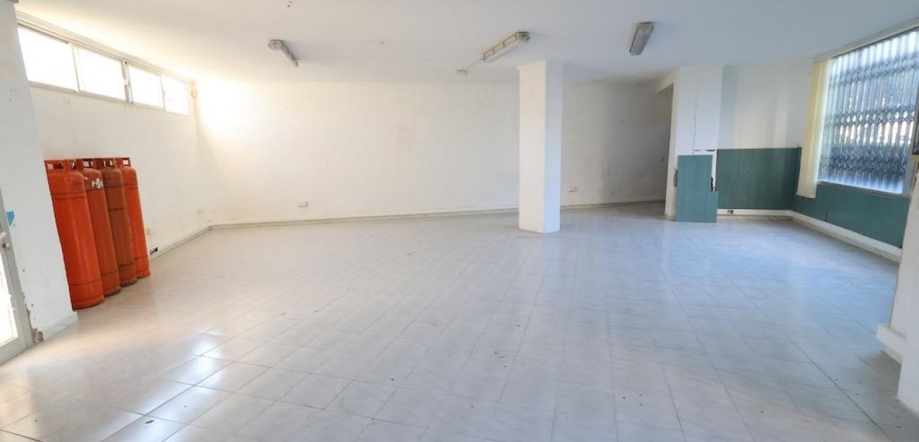 Venta - Commercial Unit -
Orihuela Costa - La Zenia