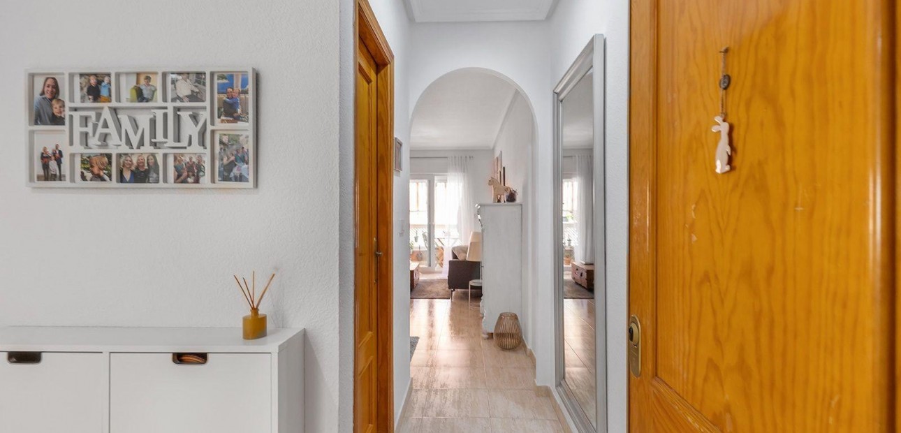 Sale - Apartment / flat -
Torrevieja - torrevieja