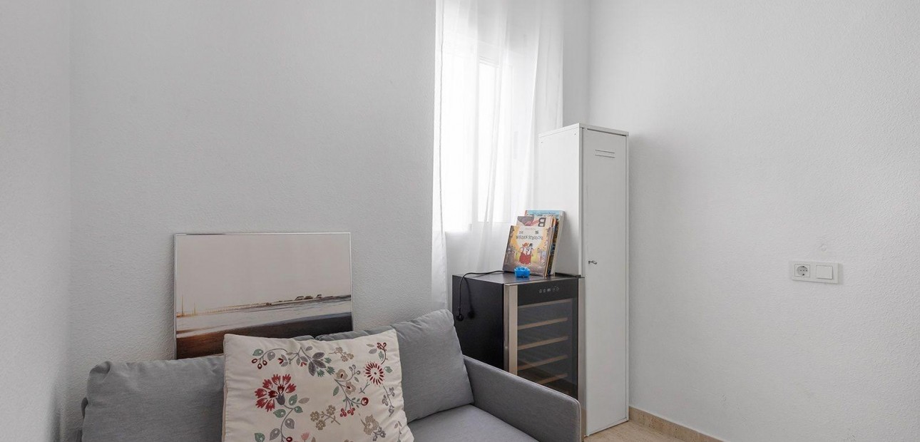 Sale - Apartment / flat -
Torrevieja - torrevieja