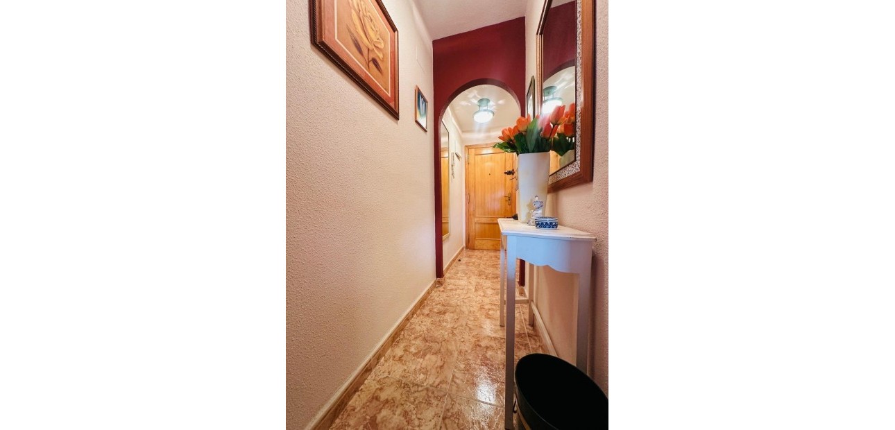 Herverkoop - Appartement / flat -
Torrevieja - Estacion de autobuses