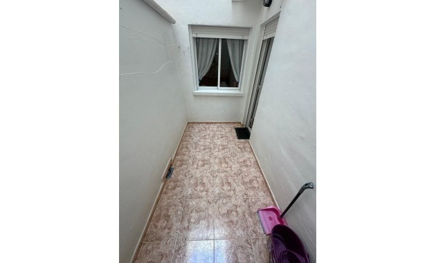 Herverkoop - Appartement / flat -
Torrevieja - Estacion de autobuses