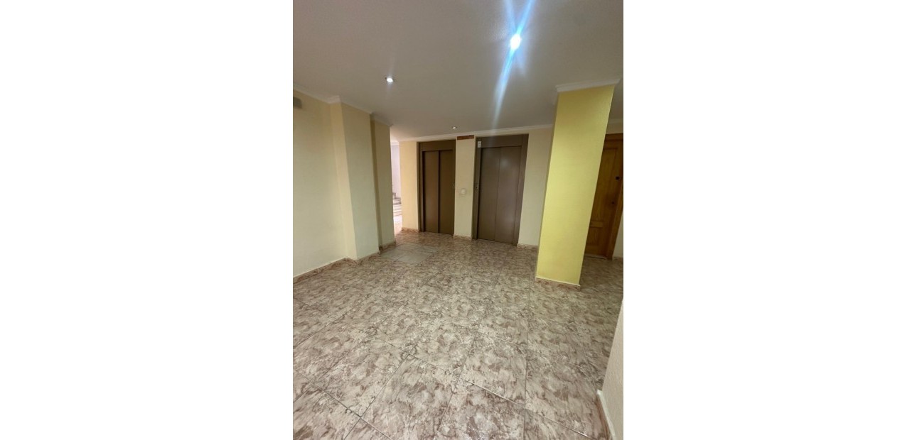 Herverkoop - Appartement / flat -
Torrevieja - Estacion de autobuses